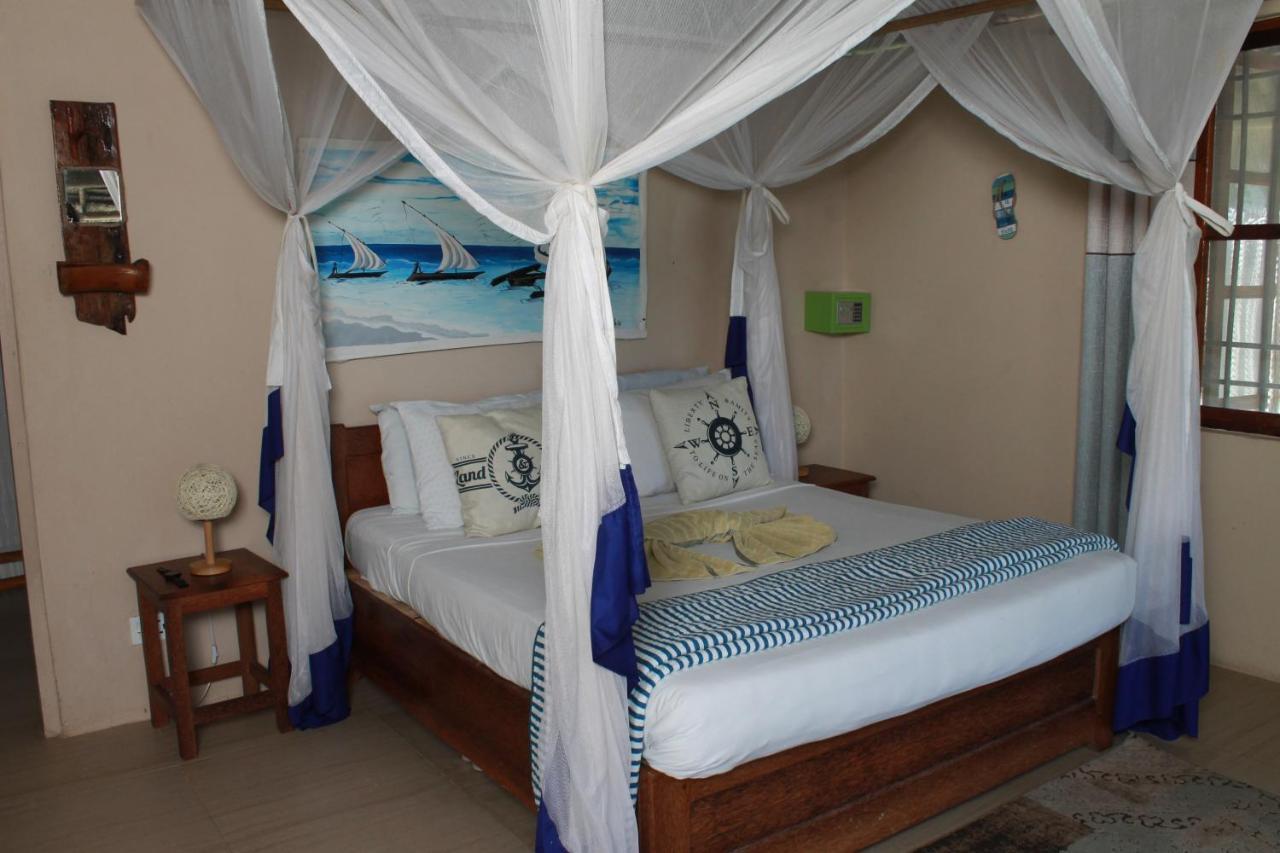 Driftwood Beach Lodge 잠비아니 외부 사진
